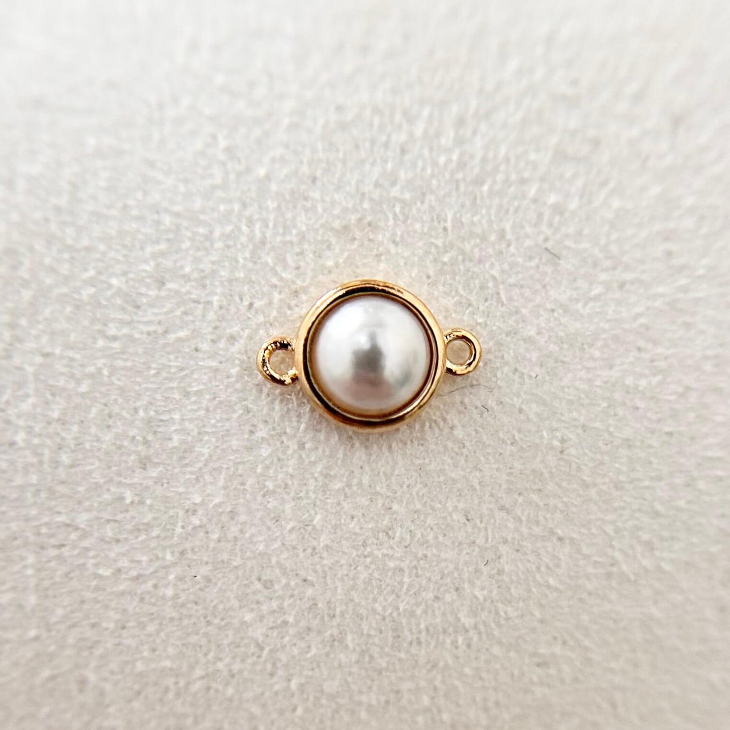 Gold vermeil pearl connector charm featuring a synthetic pearl, designed to sit flush within welded jewellery chains for a seamless, modern finish.
